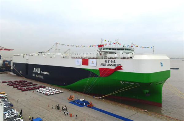 再刷紀(jì)錄！9500車(chē)位全球最大汽車(chē)運(yùn)輸船上海首航赴歐