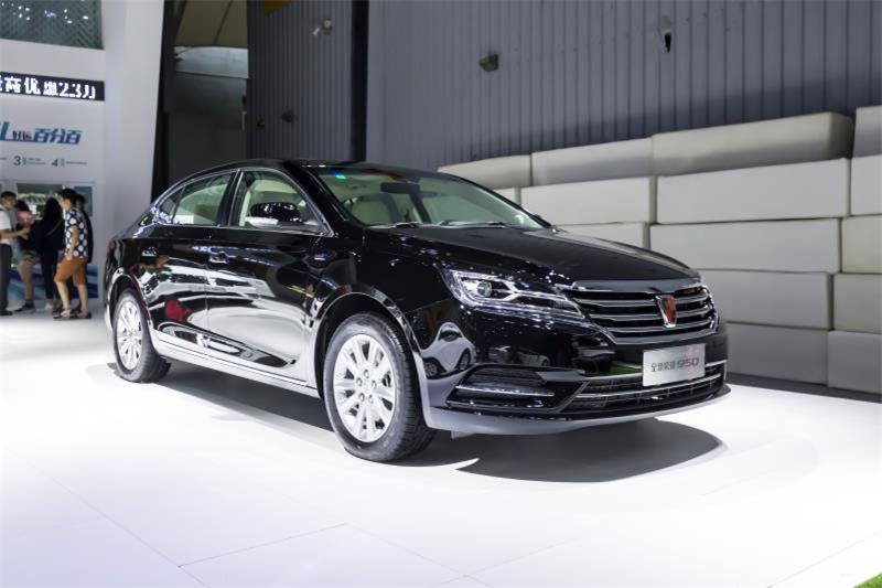 全新榮威950、榮威e950定義“高級轎車” 成都車展亮相售價16.88萬起 互聯網汽車上市一周年 系統升級帶來顛覆式進化