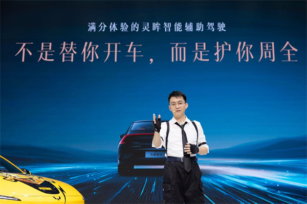 10.98萬元起！五菱星光2025款開啟預售，攜手《和平精英》打造年輕人的智能實戰利器！